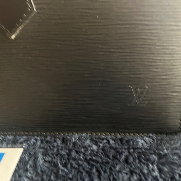 East /West LV bag - Picture 3 of 5